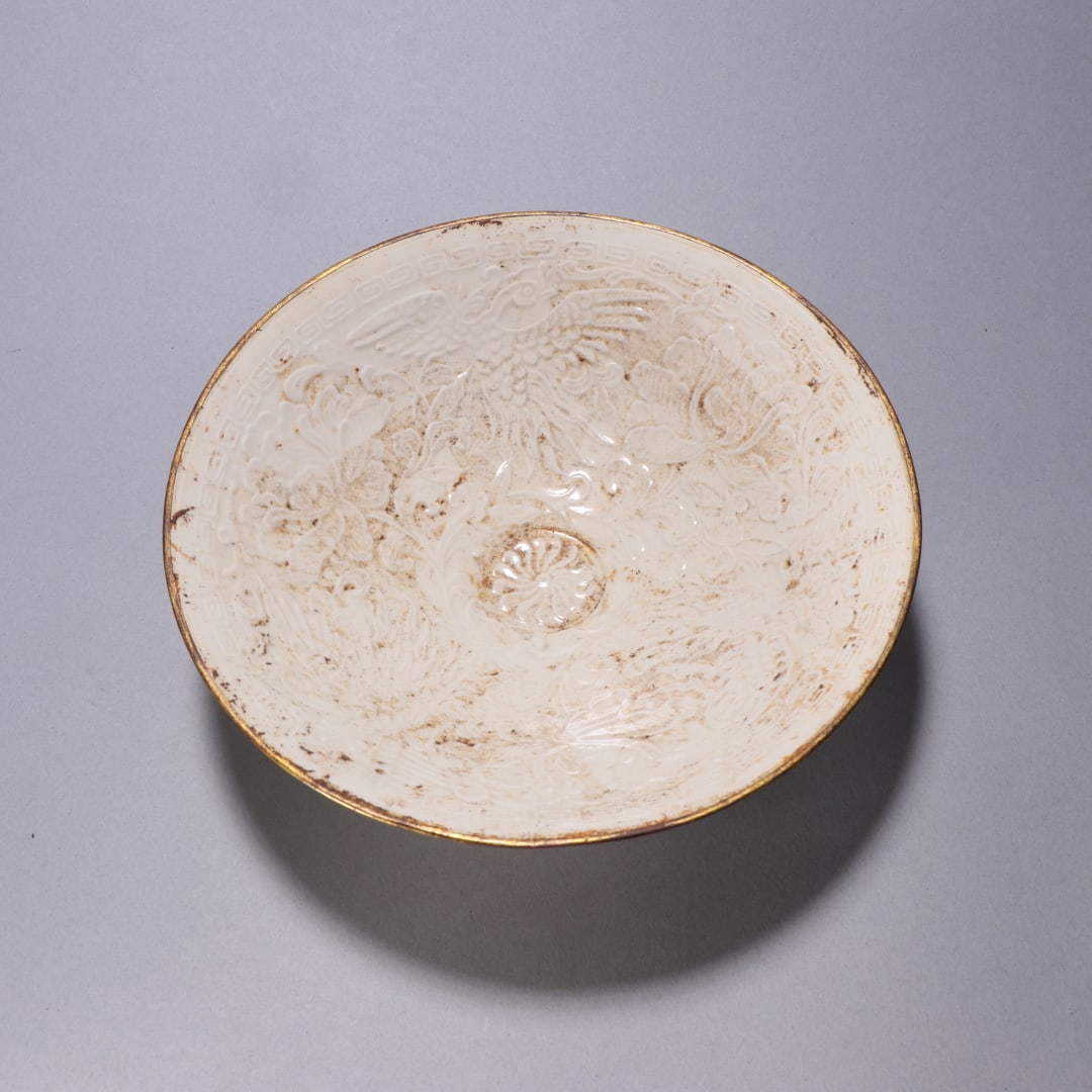 A gold-clad phoenix-patterned hat bowl from the Song Dynasty Ding kiln: The golden phoenix pattern hat bowl of the Song Dynasty Ding kiln Size:H:6.2cm W:20.4cm (The Dimensions Of All Batches Are Manually Measured.If You Need More Detailed Information, Please Contact Our C