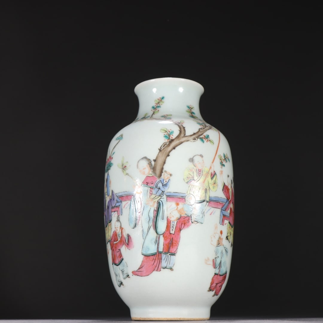 A pastel character story bottle from the Qing Dynasty: Qing Dynasty pastel character story bottle Size:H:20cm W:10.8cm (The Dimensions Of All Batches Are Manually Measured.If You Need More Detailed Information, Please Contact Our Customer Service Before B