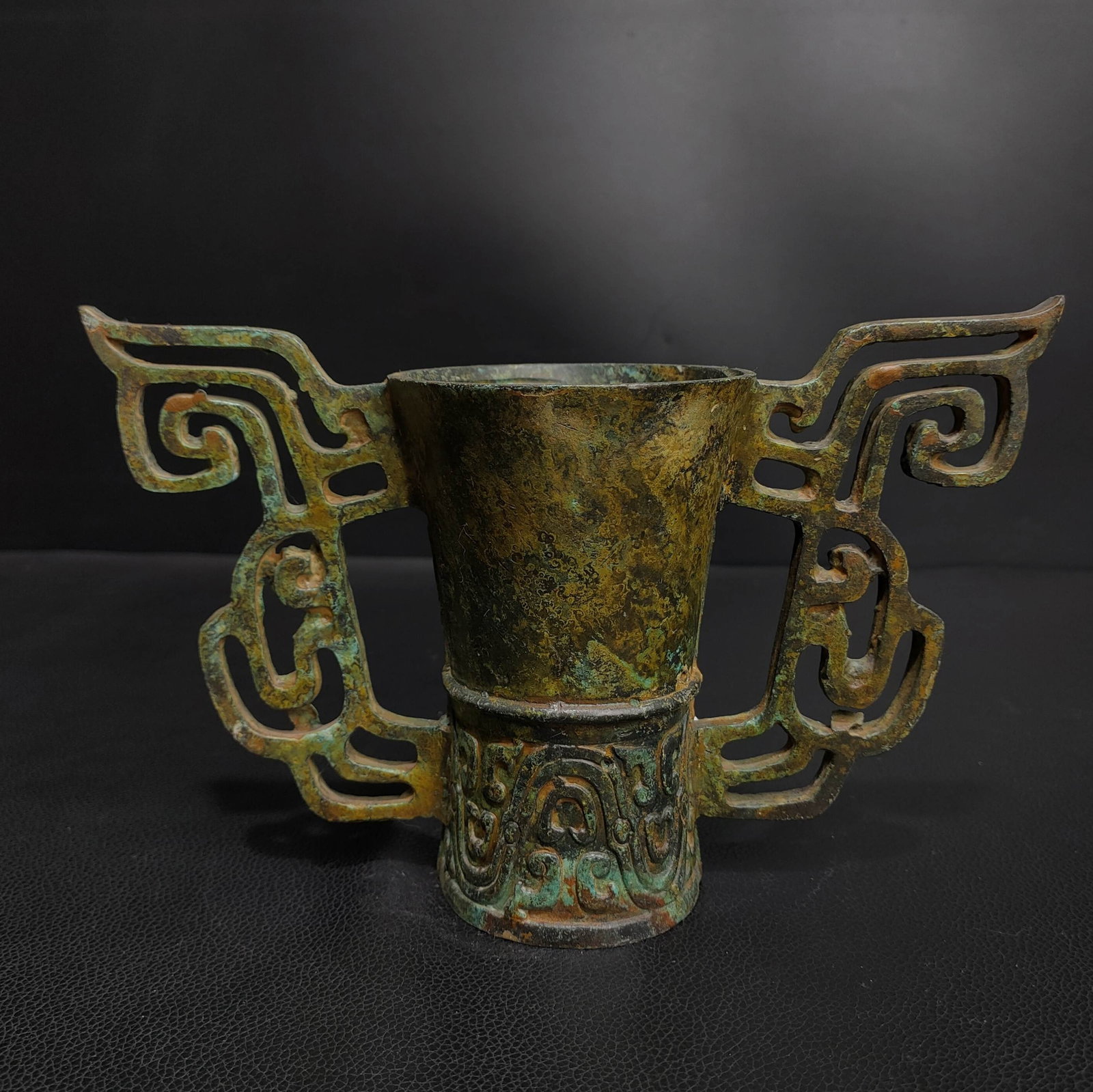 A bronze open-carved amphora from the Shang Dynasty (1 of 9)