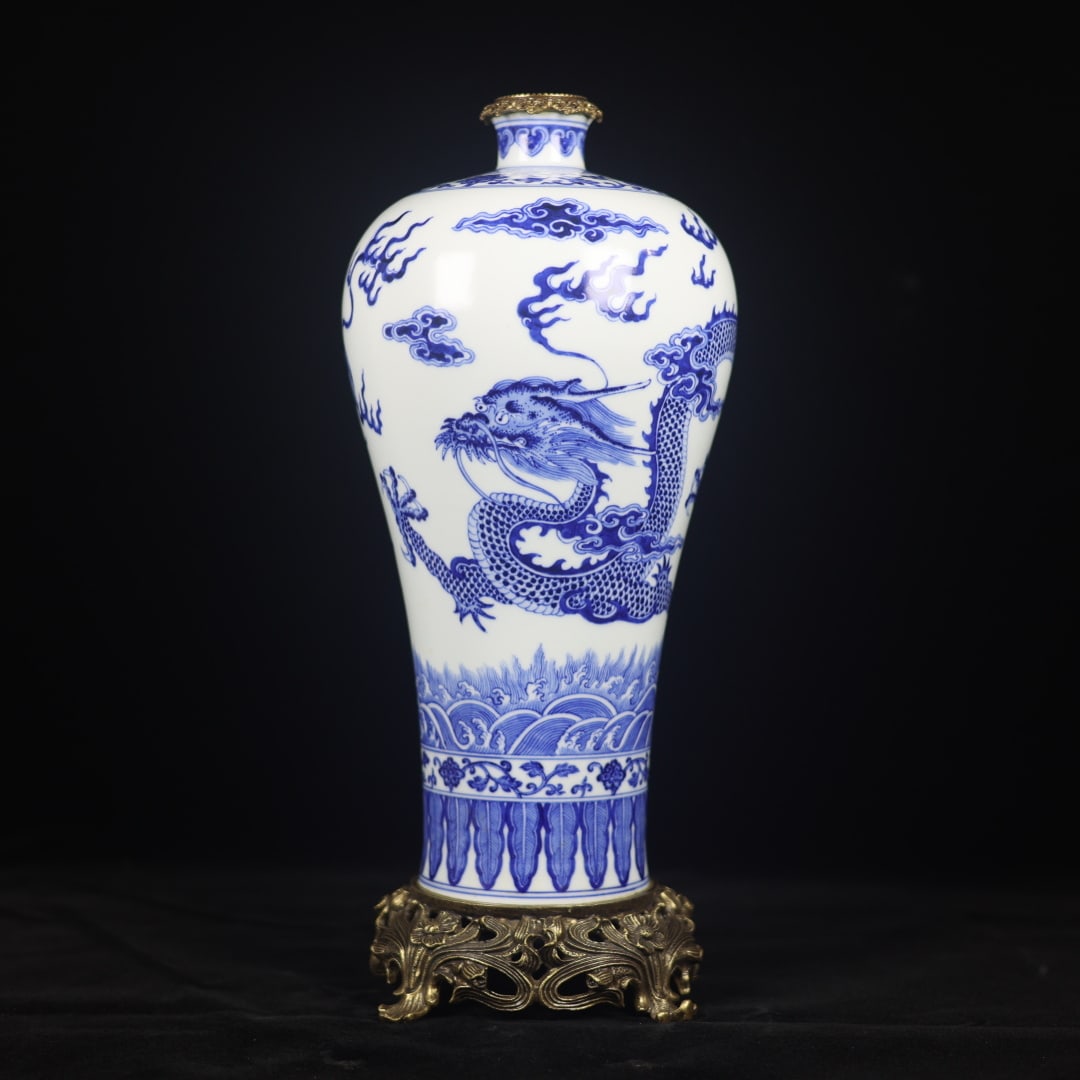 A beautiful blue and white double dragon beaded plum vase with copper edges: Exquisite blue and white double dragon beaded pattern inlaid copper-rimmed plum vase Size:H:41cm Calibre:5.8cm D:16.5cm Bottom:14.5cm (The Dimensions Of All Batches Are Manually Measured.If You Need M