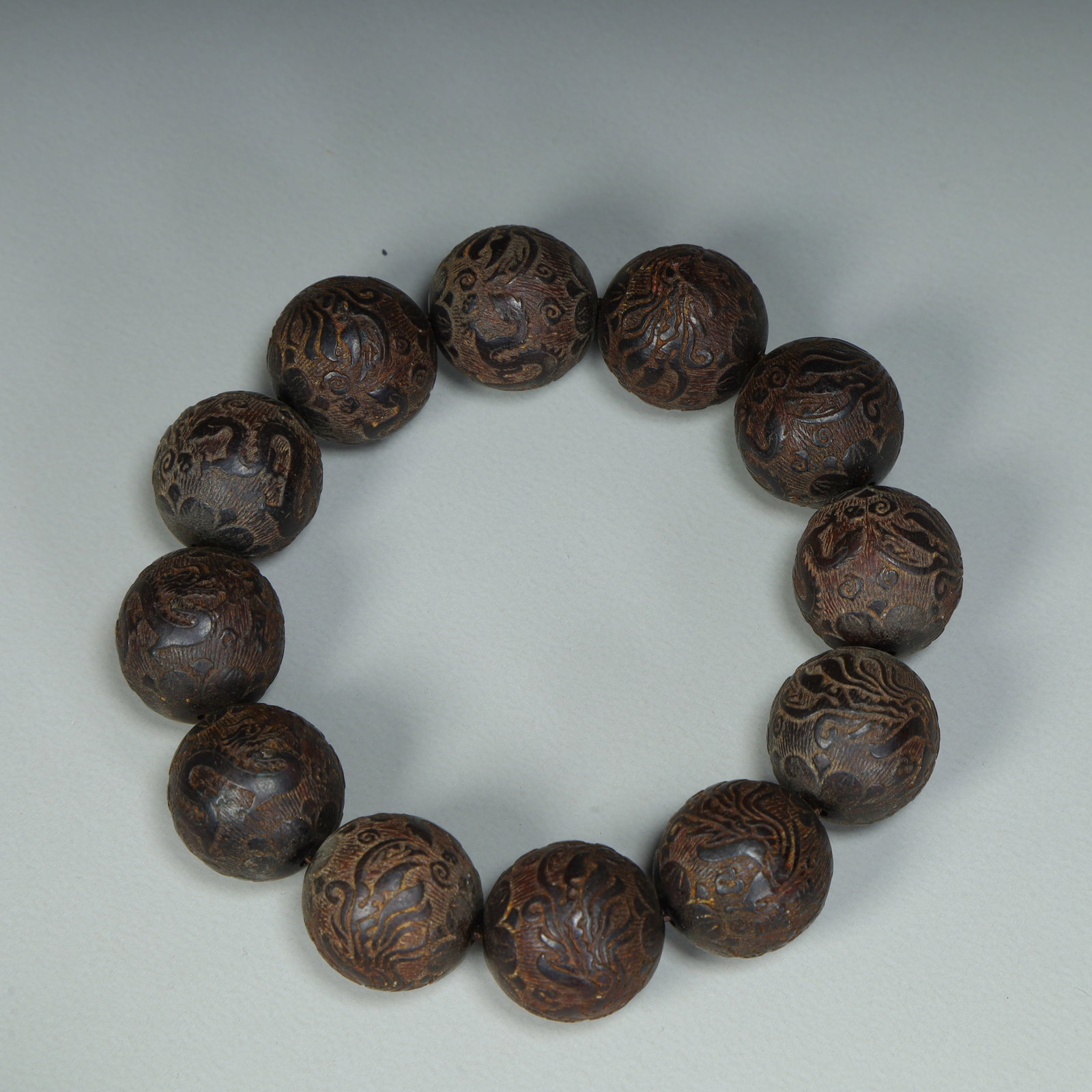 A rosewood carved dragon and phoenix pattern bracelet: Rosewood carved dragon and phoenix pattern bracelet SIZE:D: 2.0cmW: 49.6g (The Dimensions Of All Batches Are Manually Measured.If You Need More Detailed Information, Please Contact Our Customer Servic