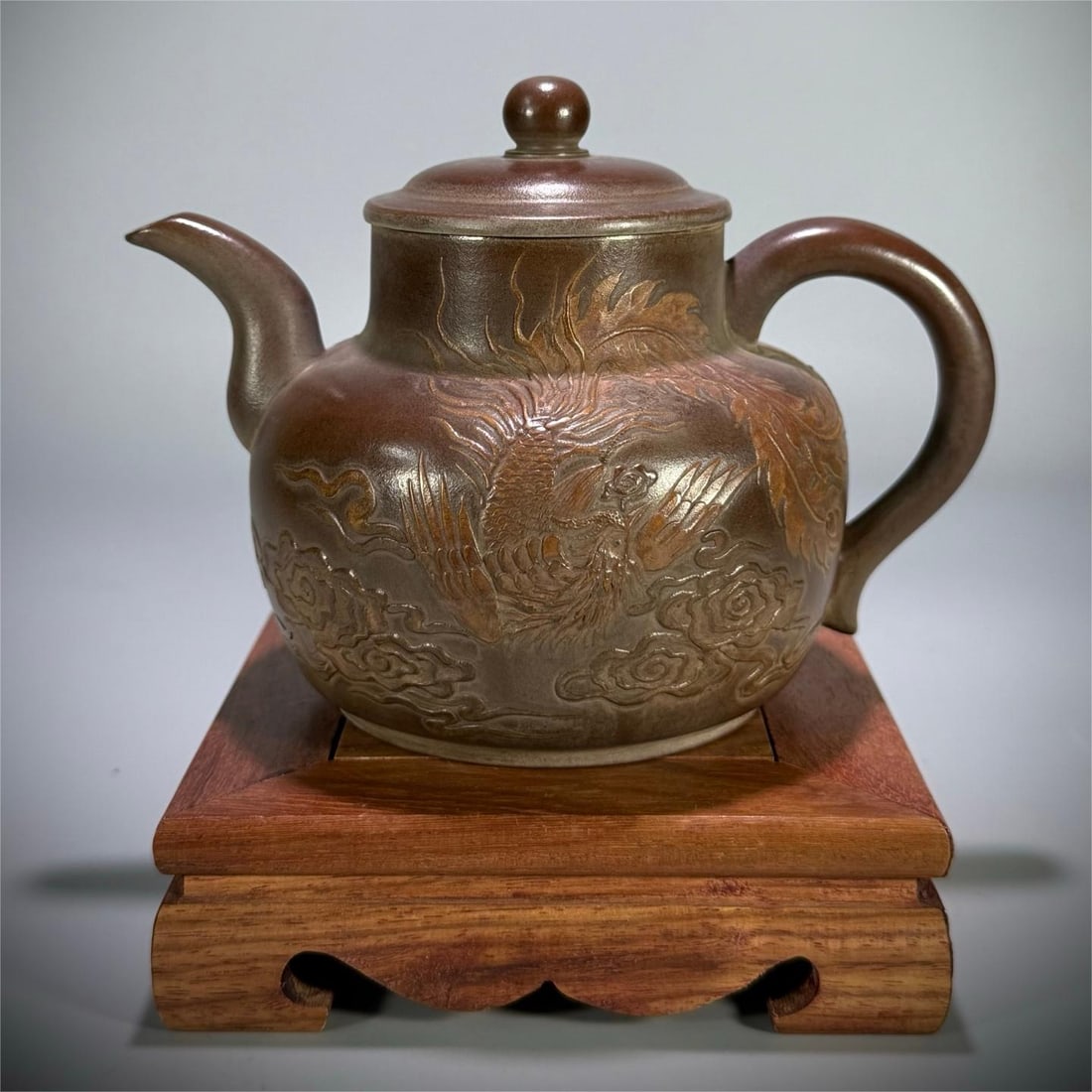 A painted Phoenix Palace lamp pot from the Qing Dynasty (1 of 9)
