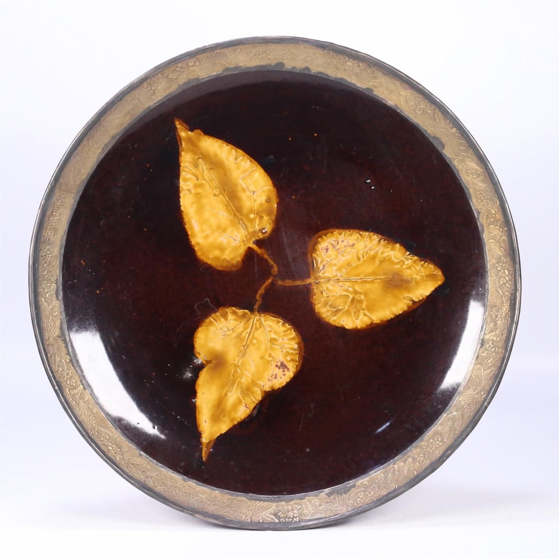 A silver-edged wood leaf plate from the Jizhou kiln in the Song Dynasty: The silver-edged wood leaf plate of the Jizhou kiln in the Song Dynasty Size:35x5.5cm (The Dimensions Of All Batches Are Manually Measured.If You Need More Detailed Information, Please Contact Our Cus