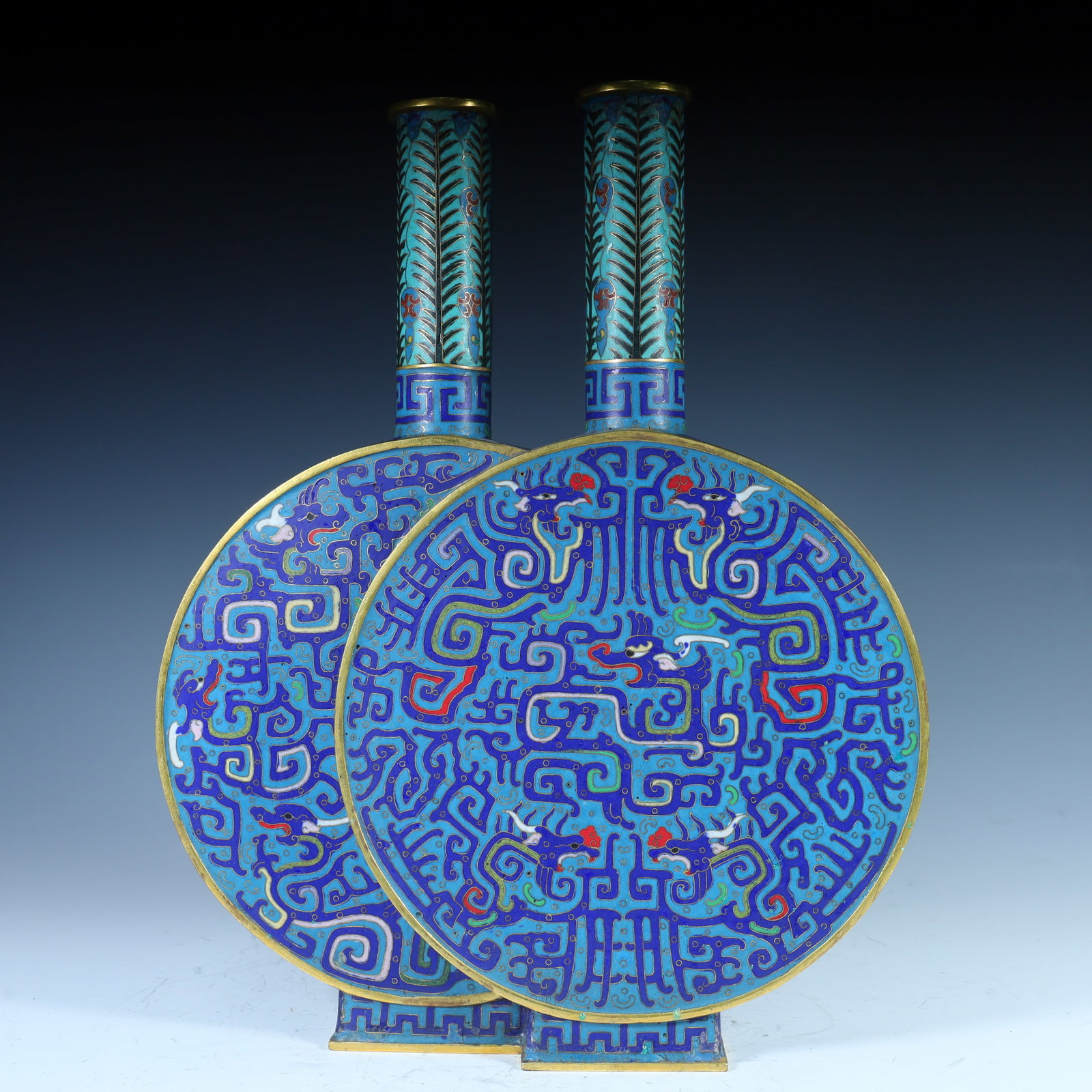 A cloisonné enamel diptych moon vase from the Qing Dynasty: The cloisonné enamel double moon vase of the Qing Dynasty SIZE:H:38.5cm L: 34.5cm W:6.5cm W:8.6kg (The Dimensions Of All Batches Are Manually Measured.If You Need More Detailed Information, Please Co
