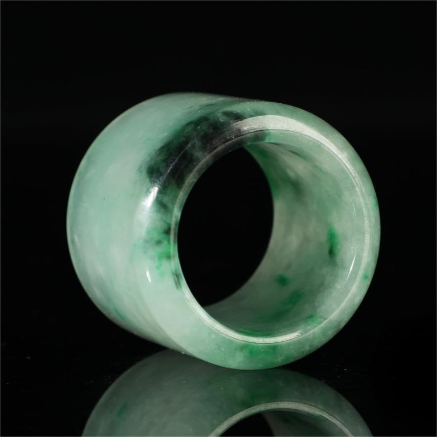 A beautiful jade finger (1 of 8)