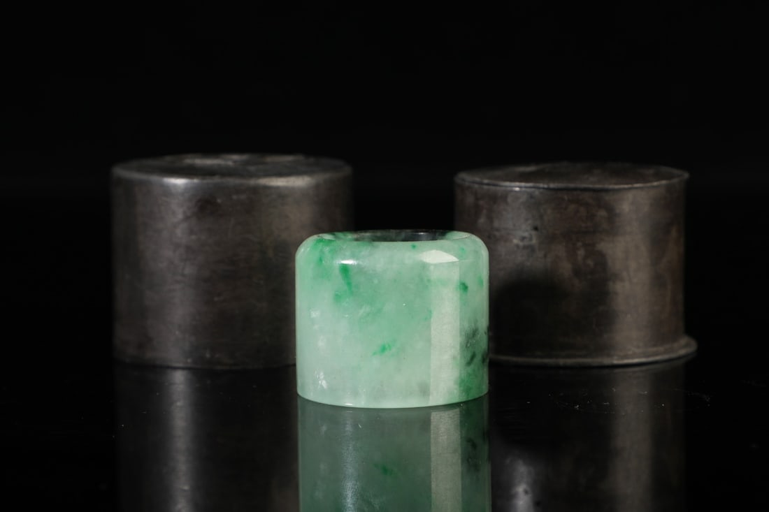 A beautiful jade finger - 4