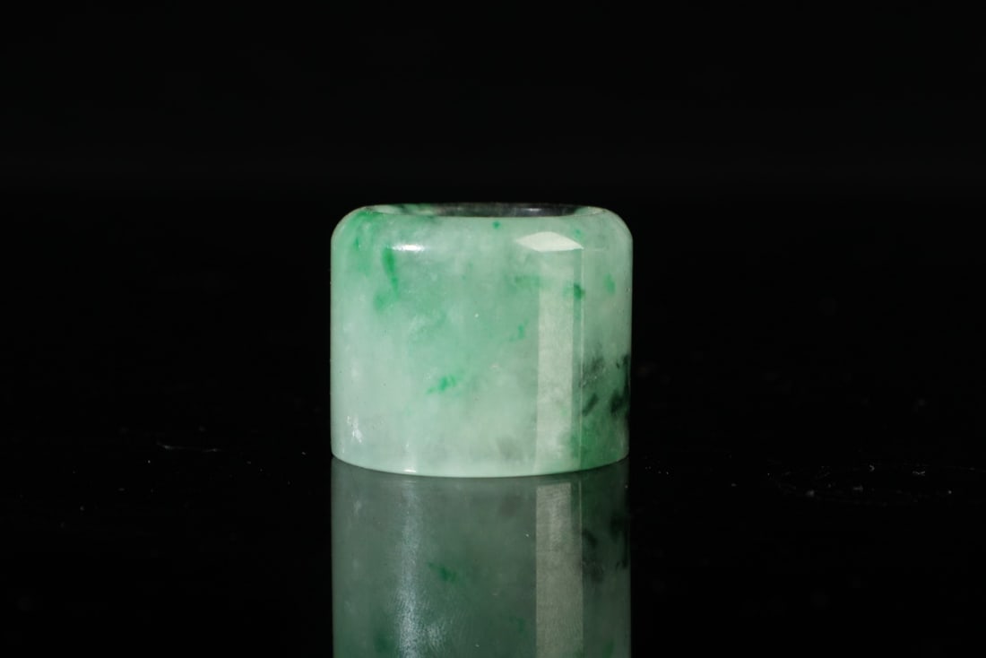 A beautiful jade finger - 5