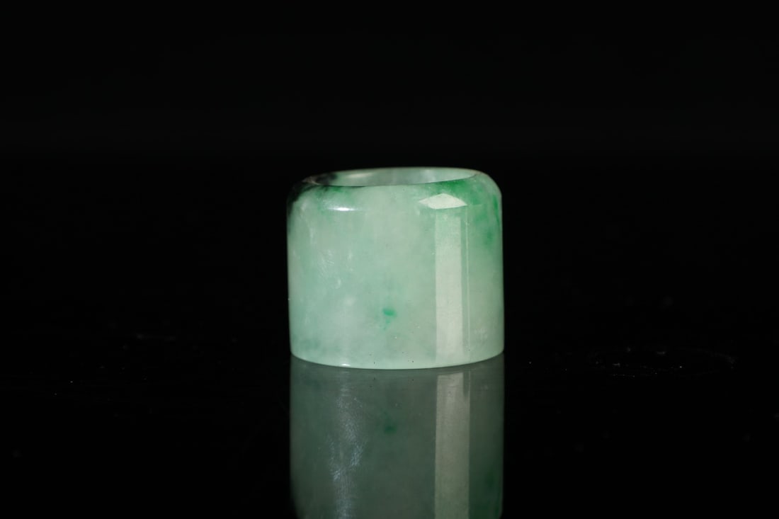 A beautiful jade finger - 8