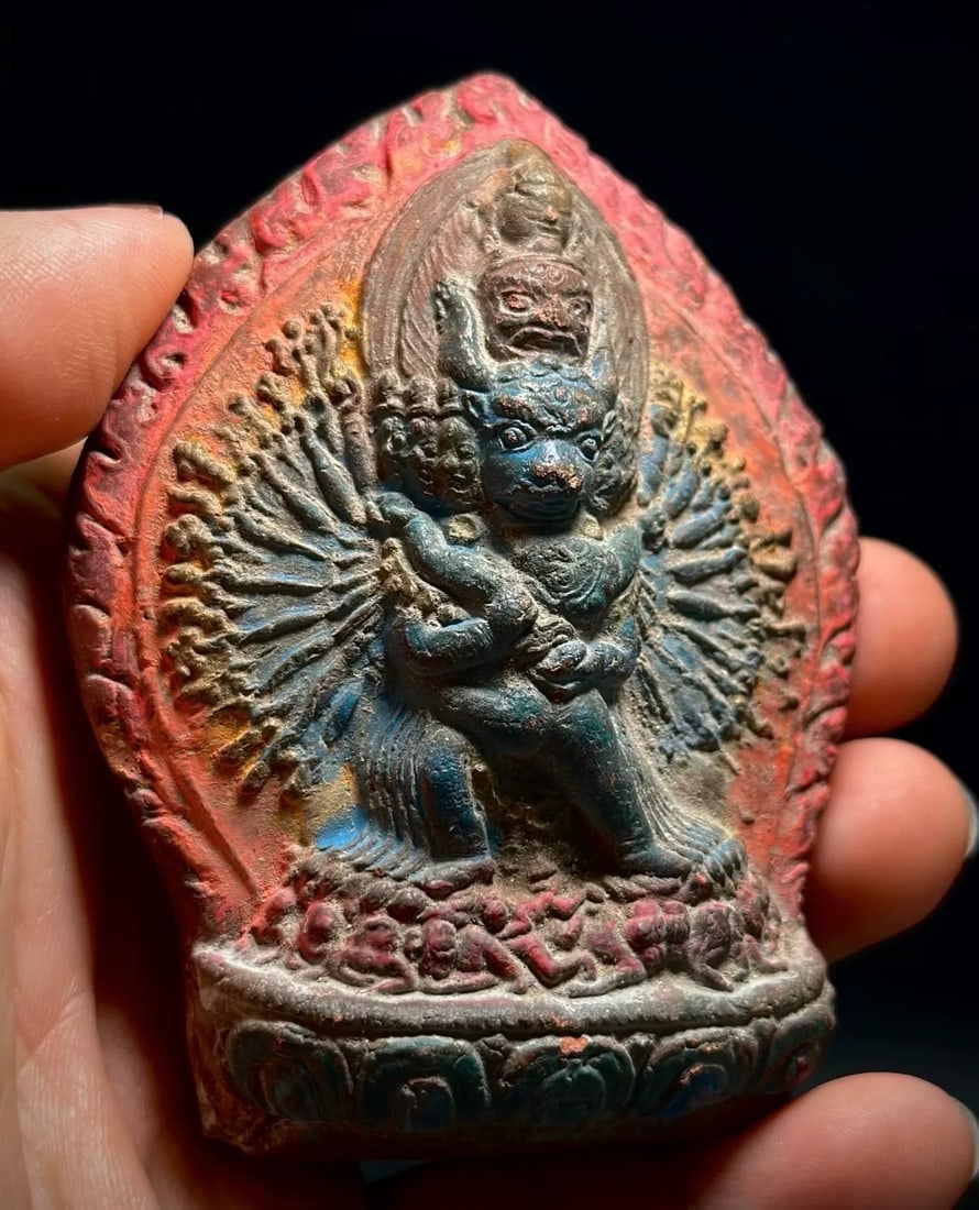 A double-body Great Weide Vajra of the Qing Dynasty: The double body of the Qing Dynasty is Dawei De Vajra rubbing Size:7.8x6.2cm (The Dimensions Of All Batches Are Manually Measured.If You Need More Detailed Information, Please Contact Our Customer Ser