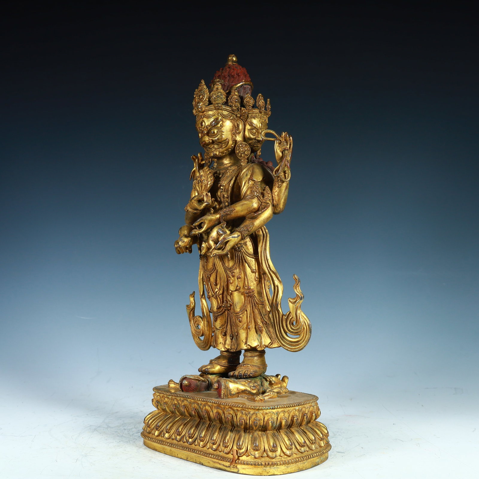 A copper-gilt treasure king of the Qing Dynasty: The king of copper gilt treasures in the Qing Dynasty SIZE:H:40cm L: 19cm W:11cm W:4.8kg (The Dimensions Of All Batches Are Manually Measured.If You Need More Detailed Information, Please Contact Our 