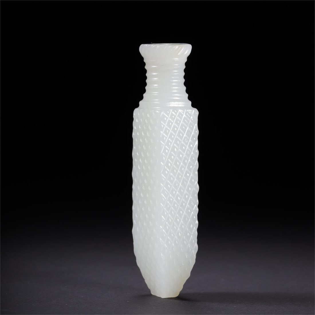 A piece of exquisite Hetian jade lezi (1 of 9)