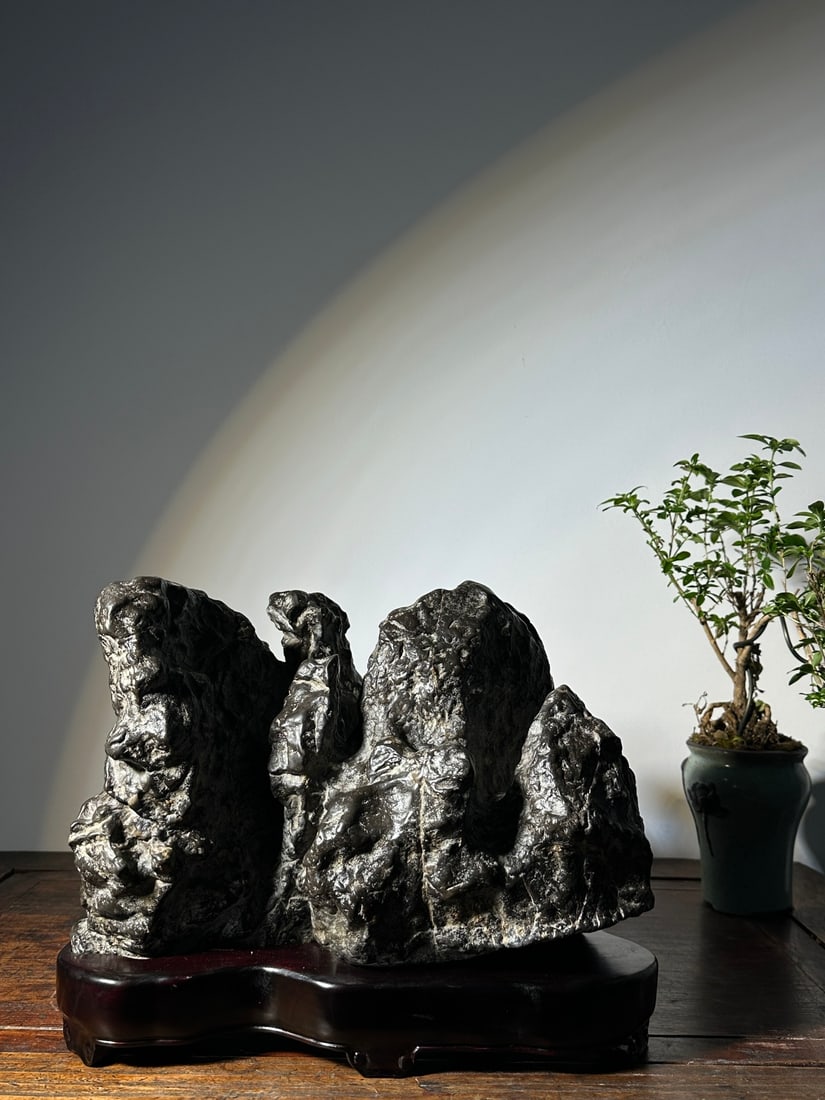 A beautiful Lingbi stone - 2