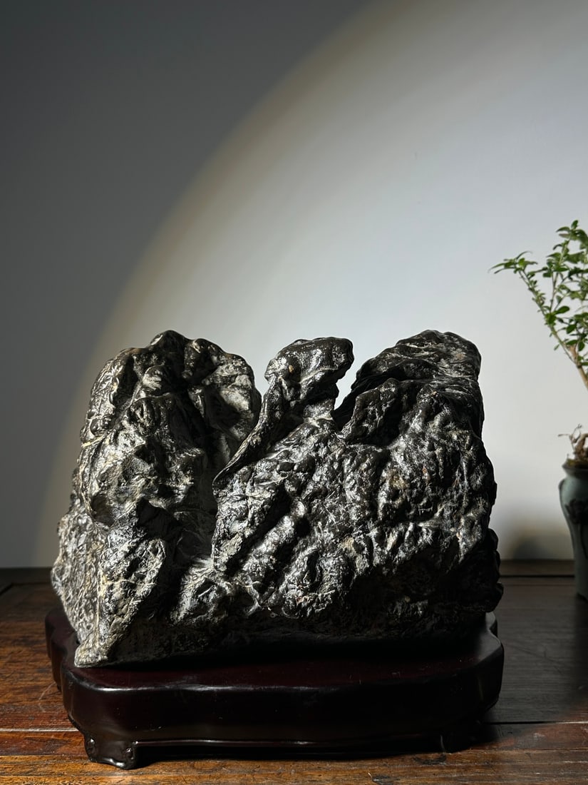 A beautiful Lingbi stone - 8