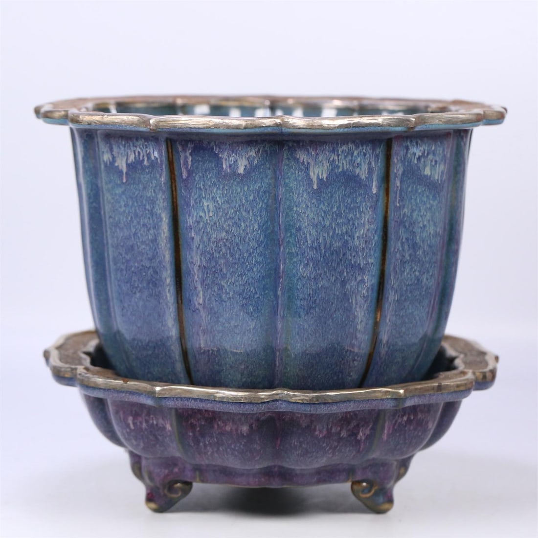 A silver-edged flower mouth flower pot from the Song Dynasty Jun kiln: The silver-edged flower mouth flower pot of the Song Dynasty Jun kiln Size:22x25.5cm (The Dimensions Of All Batches Are Manually Measured.If You Need More Detailed Information, Please Contact Our Cust