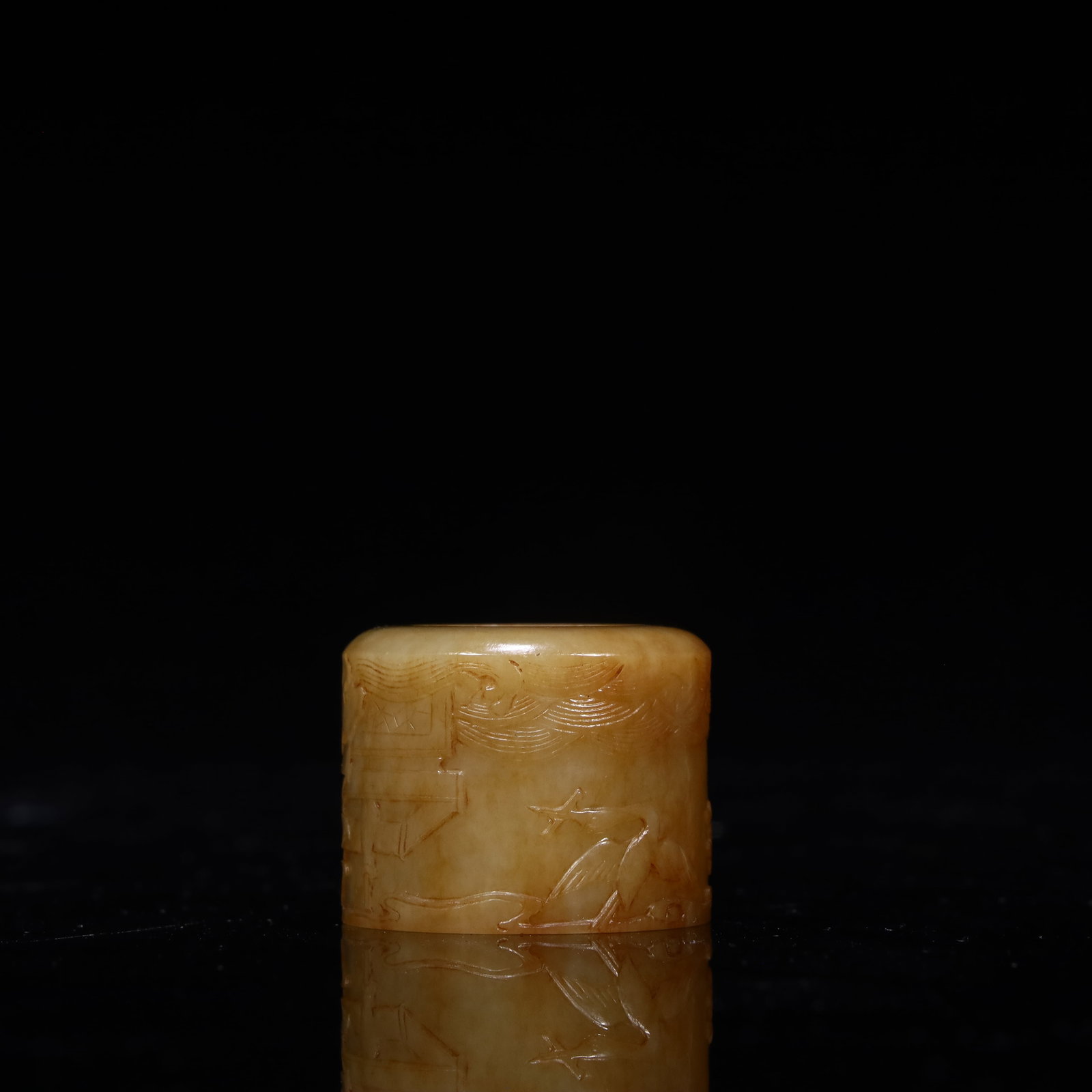 A beautiful jade finger: Exquisite jade fingers SIZE: L: :3cm W::3cm H::2.5cm W::36.3G (The Dimensions Of All Batches Are Manually Measured.If You Need More Detailed Information, Please Contact Our Customer Service Before Bid