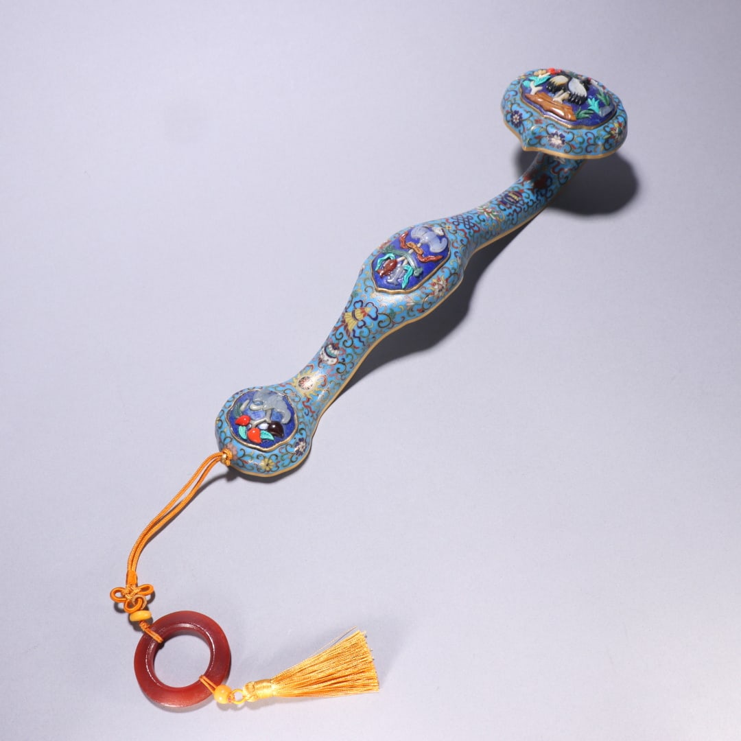 A copper gilt cloisonné inlaid treasure ruyi handle of the Qing Dynasty (1 of 9)