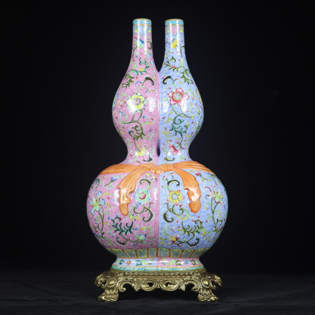 A beautiful pastel rolled entwined floral pattern bundle gourd vase: Exquisite pastel rolled intertwined floral pattern bundle double gourd bottle Size:H:41cm Calibre:20cm Bottom:18.5cm (The Dimensions Of All Batches Are Manually Measured.If You Need More Detailed Info