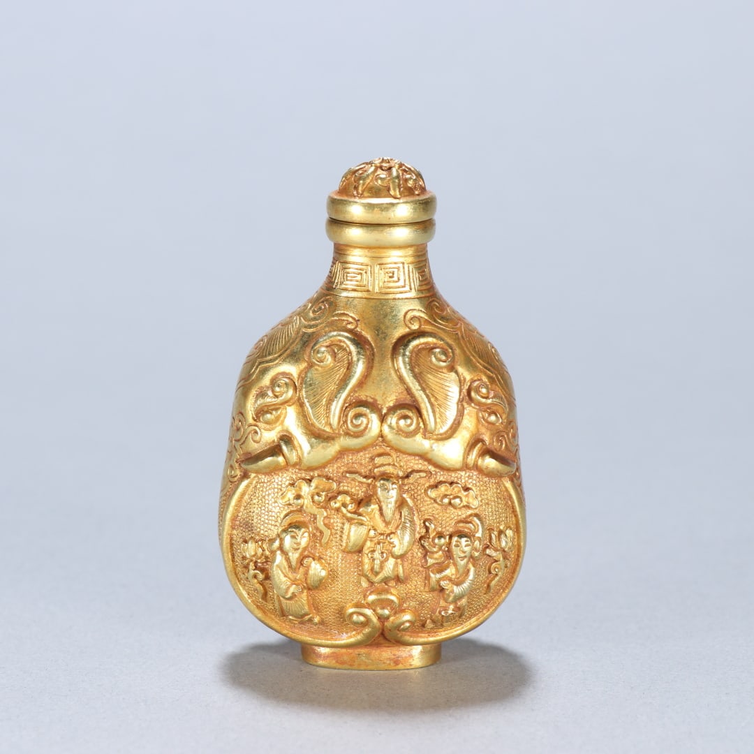 A fine solid gold character story snuffbox: Exquisite solid gold character story snuff bottle Size:H:6.5cm W:3.9cm W:0.08kg (The Dimensions Of All Batches Are Manually Measured.If You Need More Detailed Information, Please Contact Our Customer 