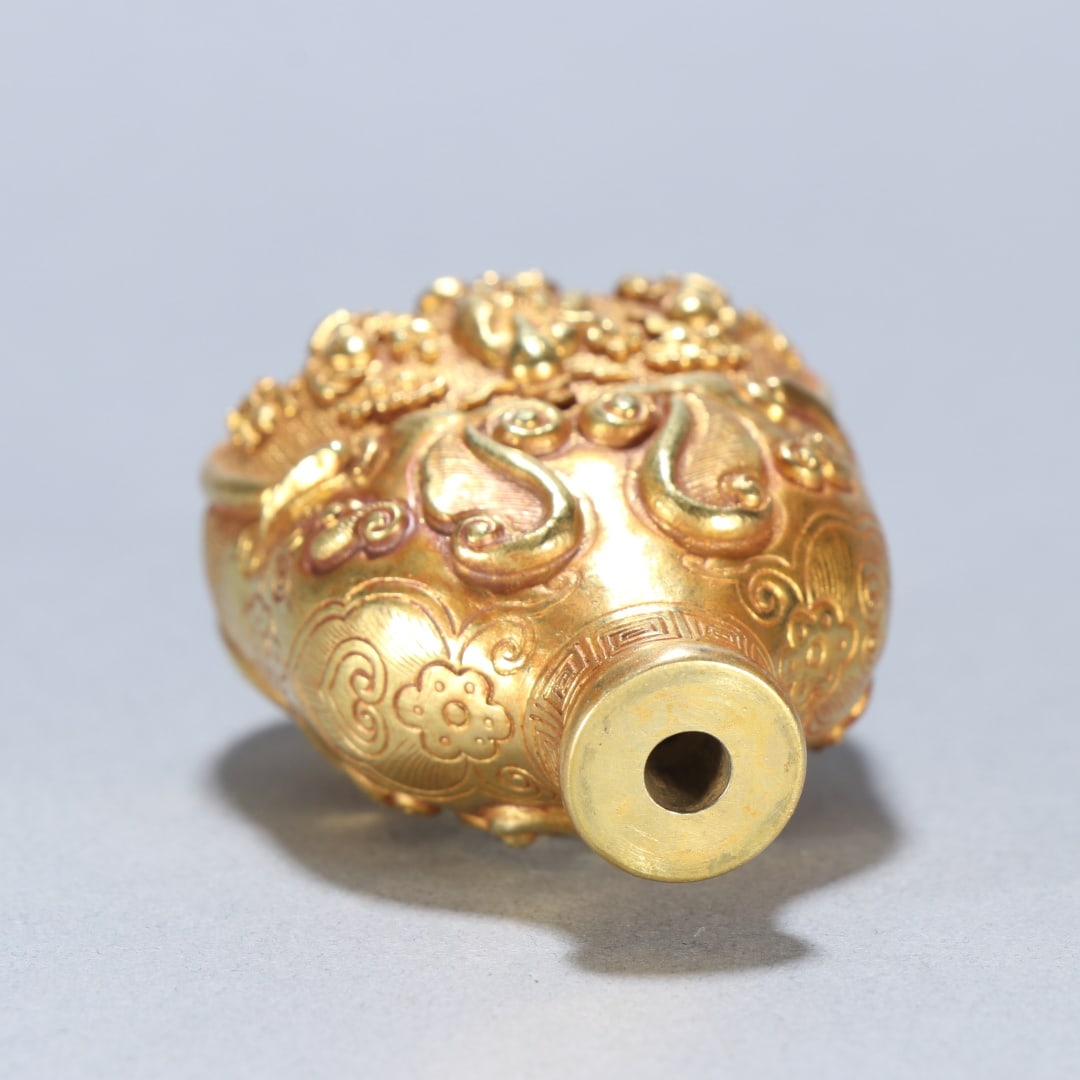 A fine solid gold character story snuffbox - 8