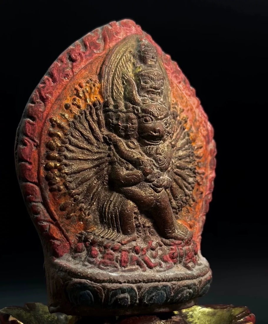 A double-body Great Weide Vajra of the Qing Dynasty: The double body of the Qing Dynasty is Dawei De Vajra rubbing Size:7.8x6.2cm (The Dimensions Of All Batches Are Manually Measured.If You Need More Detailed Information, Please Contact Our Customer Ser