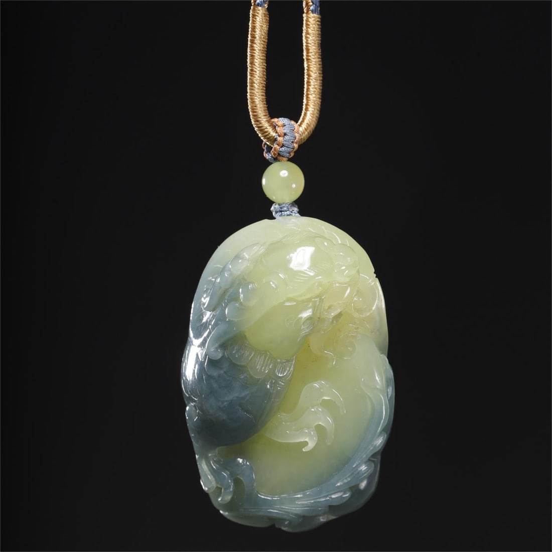 A beautiful Hetian topaz blue and white dragon pattern pendant (1 of 4)