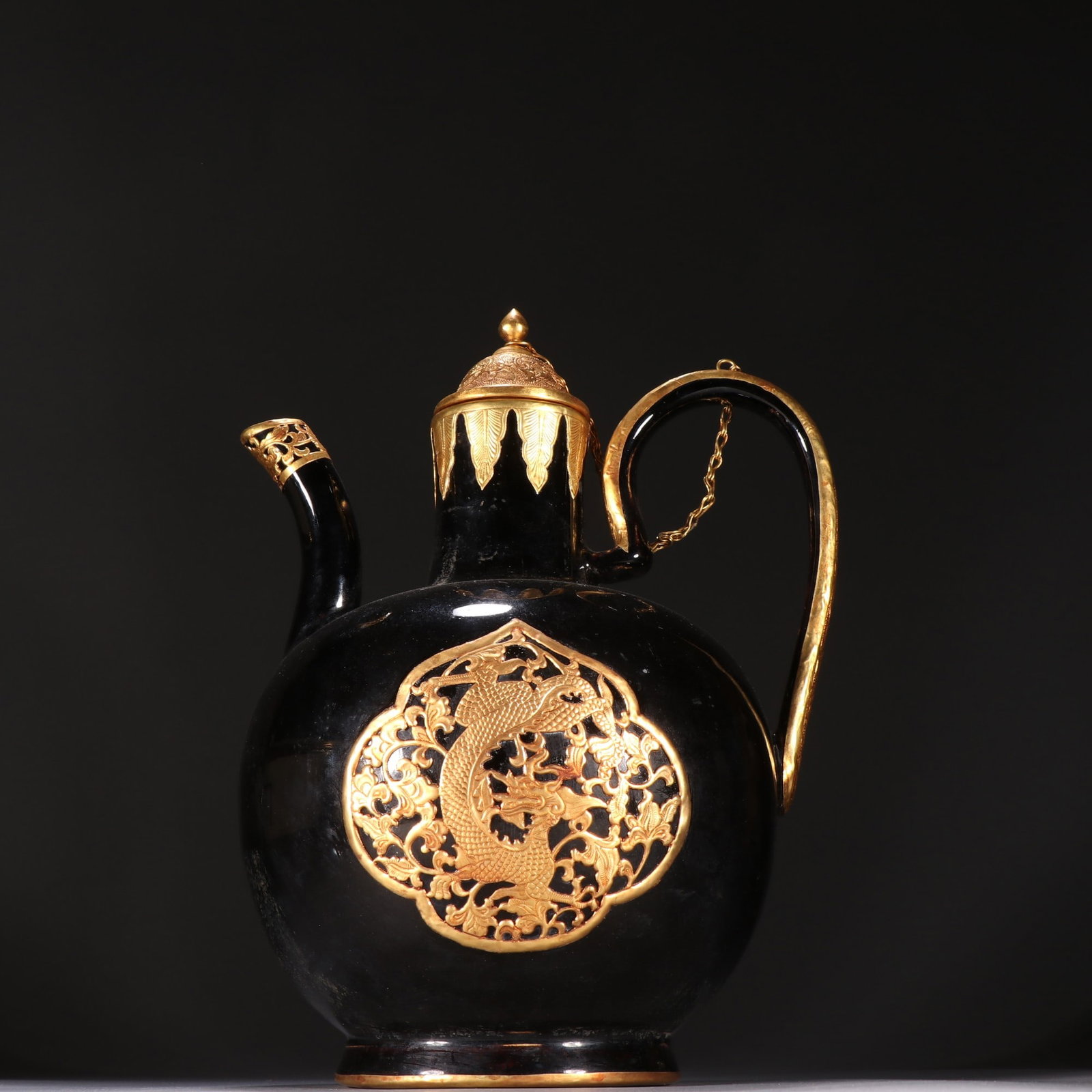 A beautiful black gold glazed gold dragon pattern pot: Exquisite black gold glaze covered with gold dragon pattern pot Size:H:23.5cm W:18.5cm (The Dimensions Of All Batches Are Manually Measured.If You Need More Detailed Information, Please Contact Our Cu