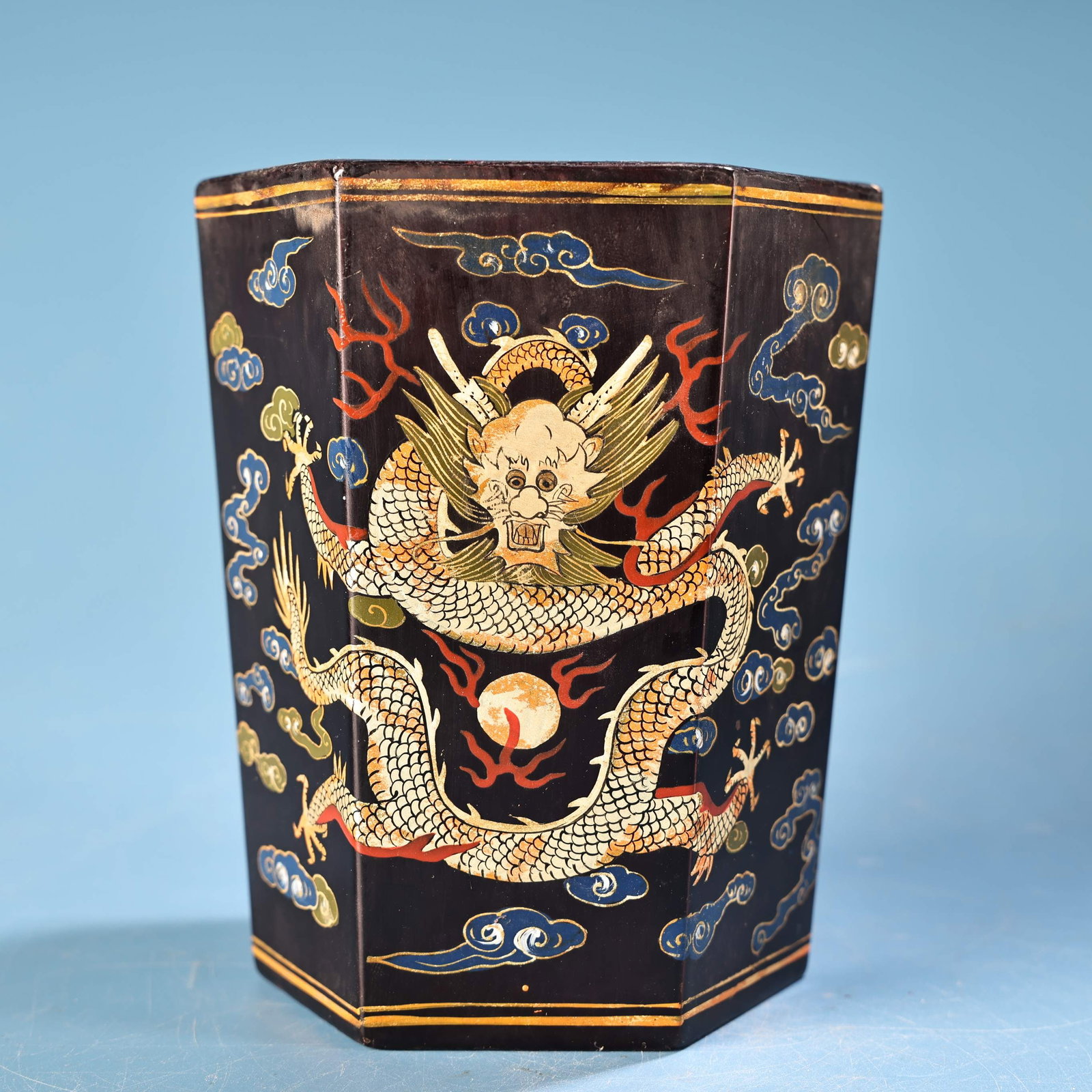A fine hand-painted gold-painted lacquerware pen holder (1 of 8)