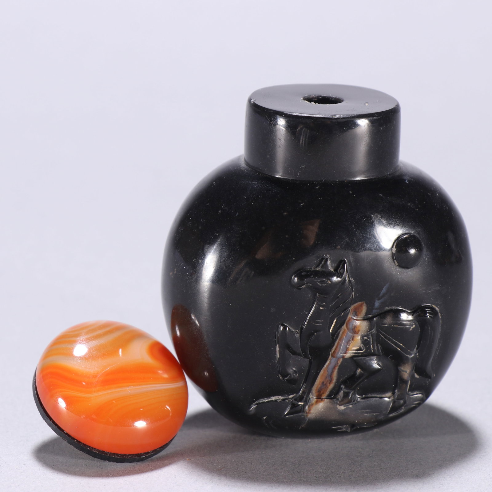 A fine agate steed snuff box - 3