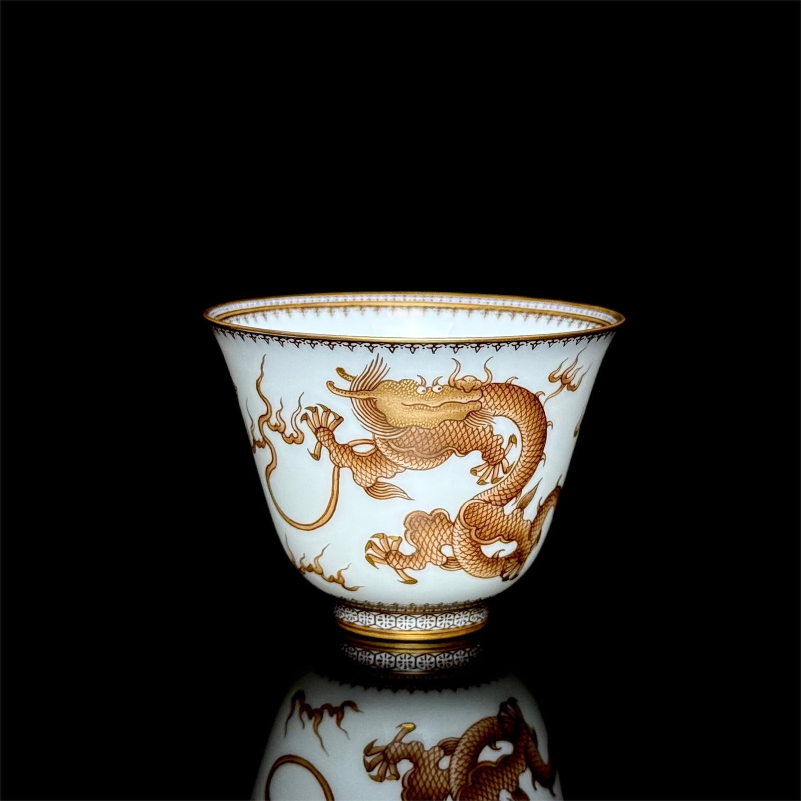 A double dragon cup made in the Yongzheng era of the Qing Dynasty with a brown ink pattern with gold: The Qing Dynasty Yongzheng year made a brown ink pattern with gold rim and gold thread double dragon cup Size:Calibre:6.3cm H:4.7cm Bottom:2.3cm (The Dimensions Of All Batches Are Manually Measured.If