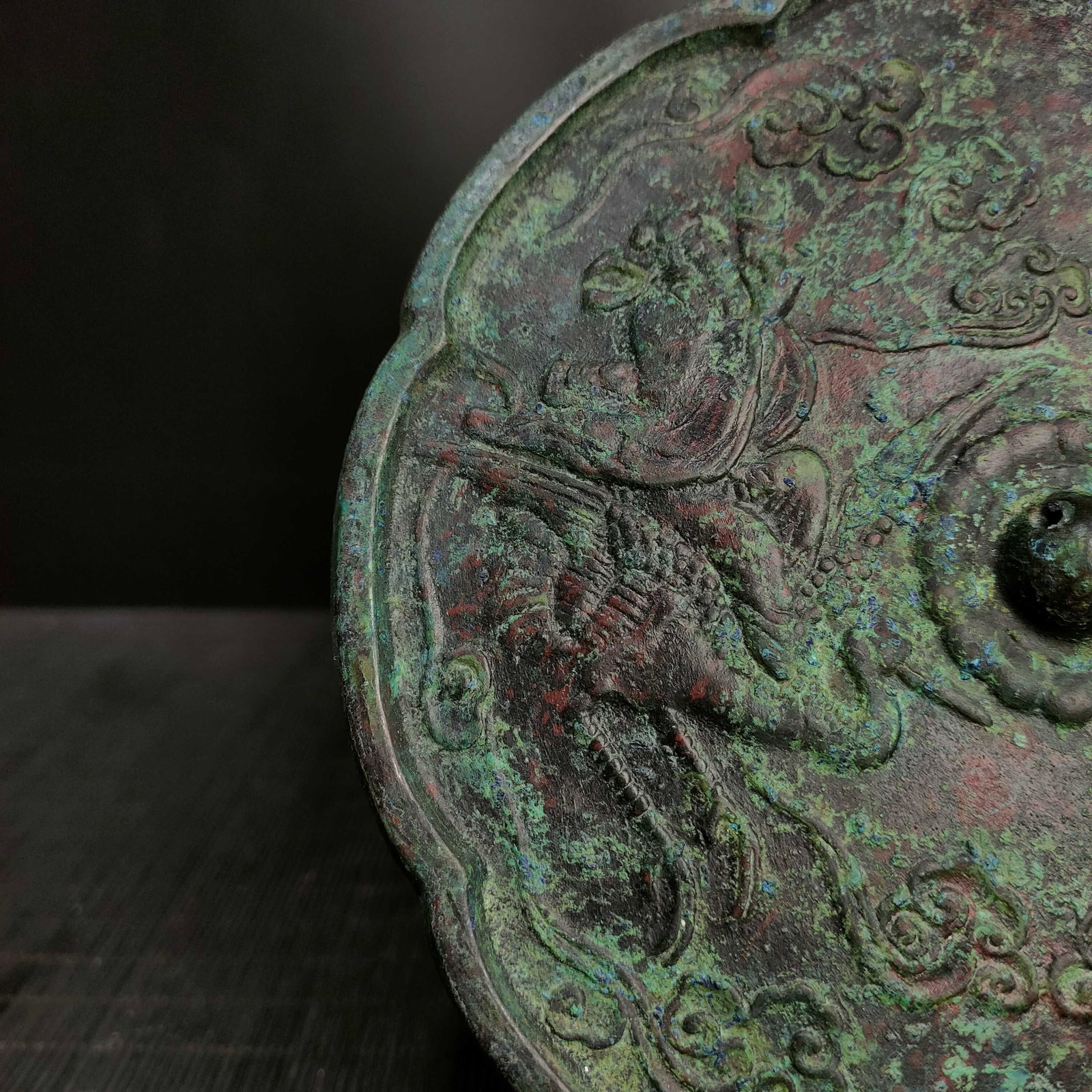 A fine bronze mirror - 2