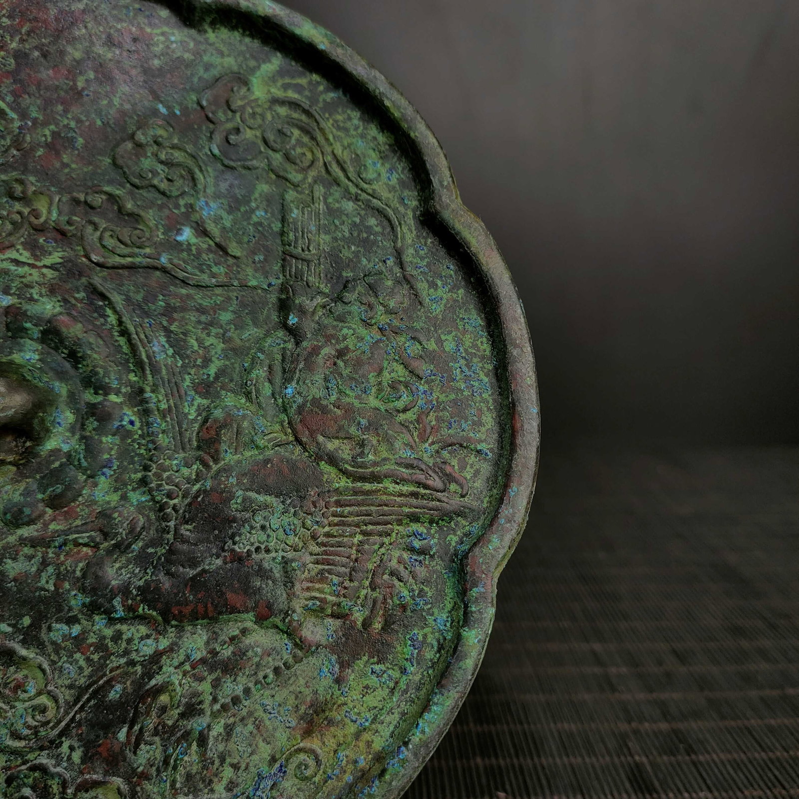 A fine bronze mirror - 3