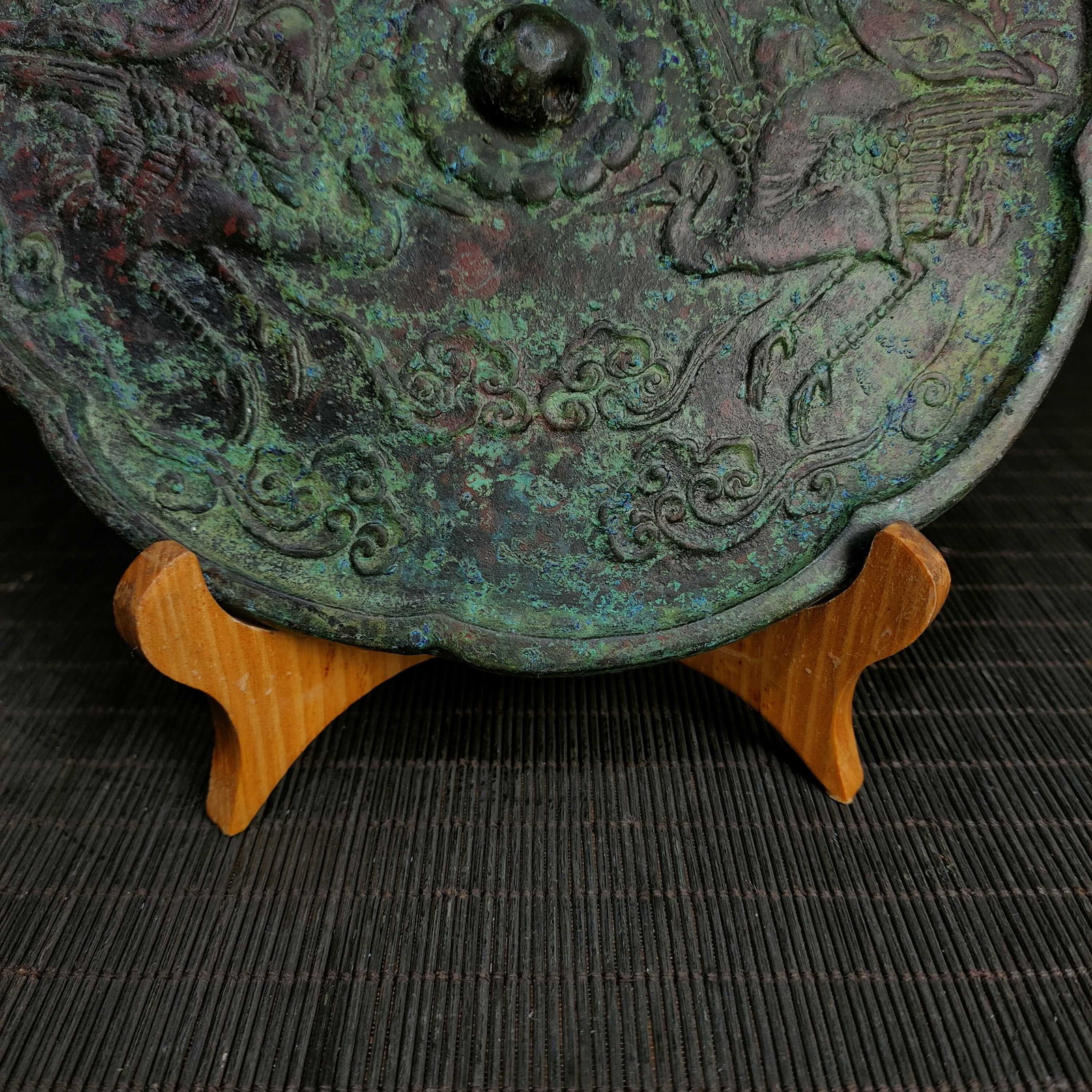 A fine bronze mirror - 4