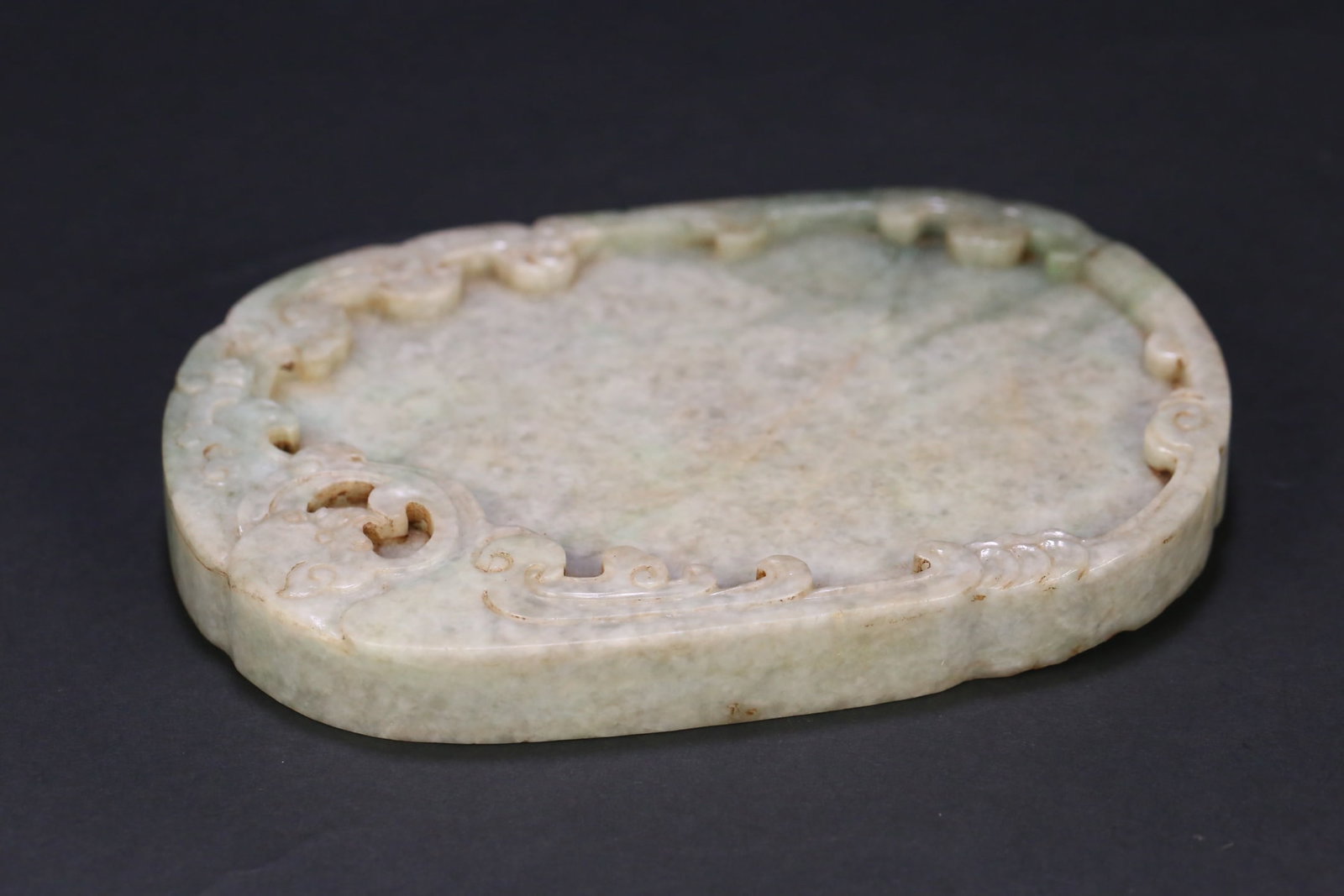 A Qing Dynasty study jade bat pattern inkstone - 4