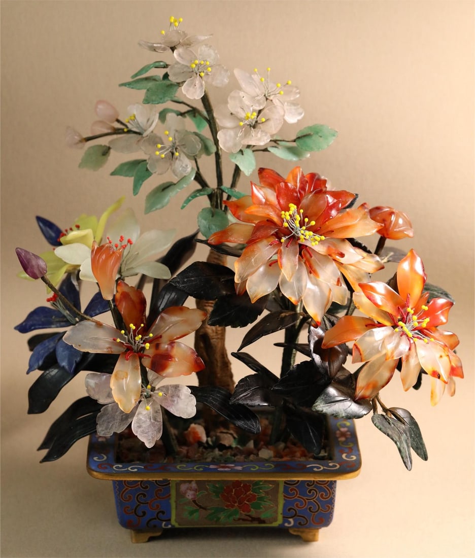 A jade flower bonsai with cloisonn é flower pot during the exchange making period: Jade flower bonsai with cloisonné pots during the foreign exchange earning period Size:H:30cm Flower pot L:15.5cm W:10.5cm H:5.5cm (The Dimensions Of All Batches Are Manually Measured.If You Need Mor