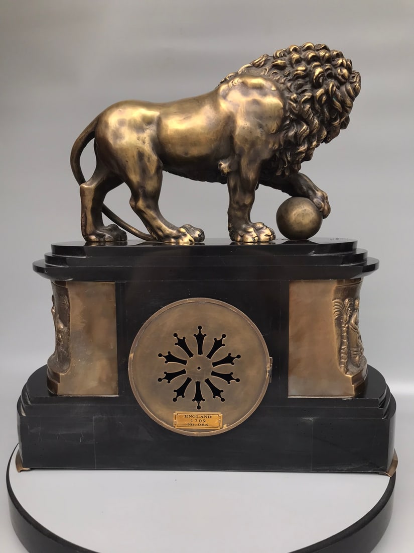 A beautiful lion clock - 7