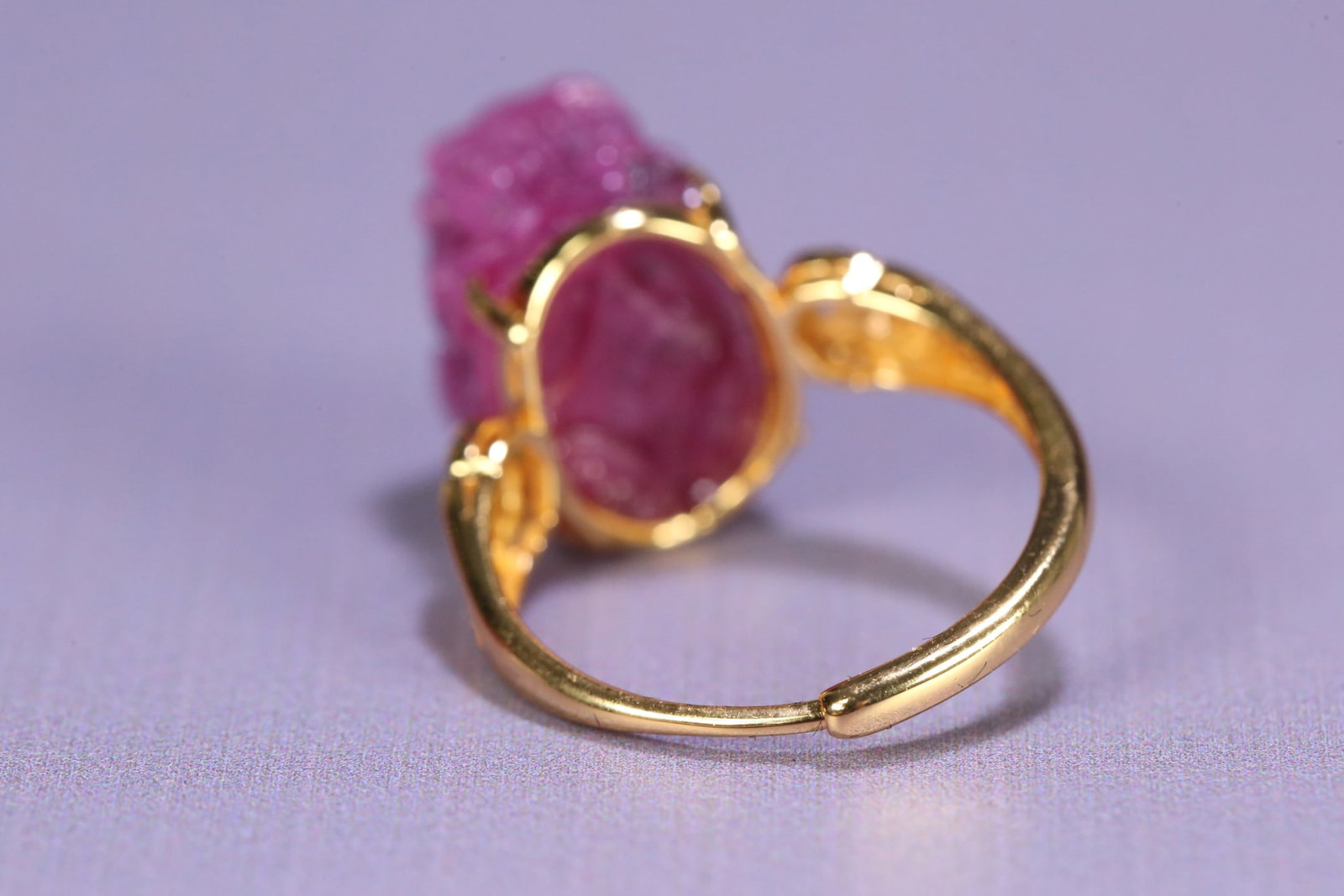 A beautiful ruby-clad silver-gilt Pixiu ring - 5