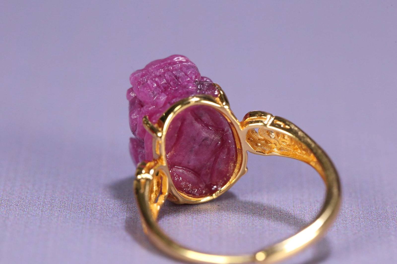 A beautiful ruby-clad silver-gilt Pixiu ring - 6