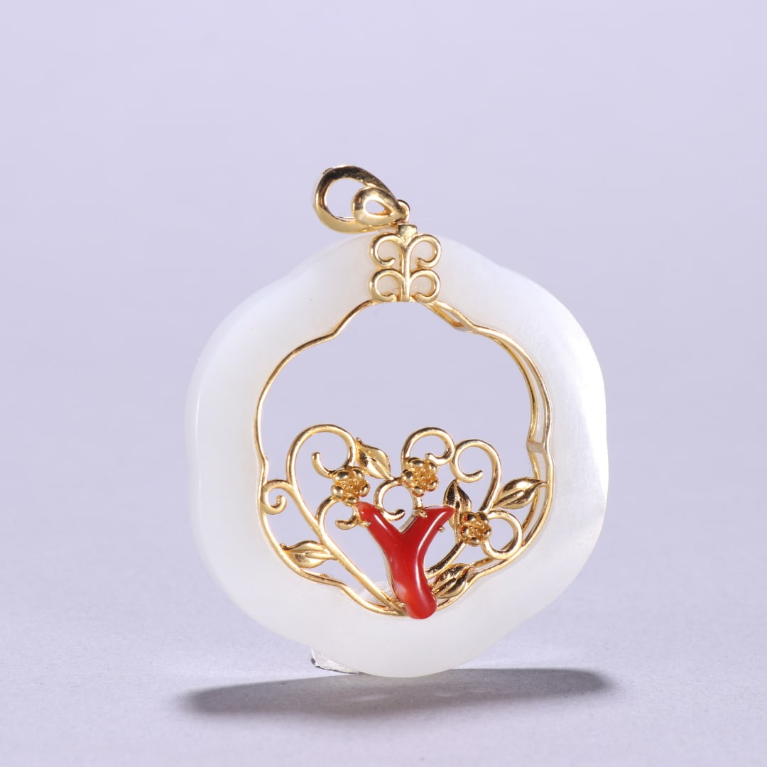 A Qing Dynasty Hetian jade-inlaid silver-gilt pattern pendant: Qing Dynasty Hetian jade inlaid silver gilt pattern pendant Size:H:5.2cm W:5cm W:0.0187kg (The Dimensions Of All Batches Are Manually Measured.If You Need More Detailed Information, Please Contact Our