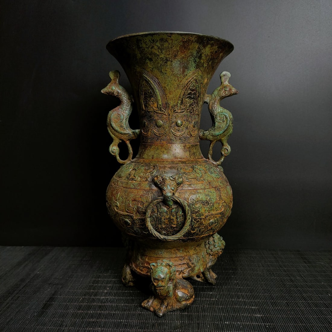 A bronze round bottle of animal feet from the Warring States period: Bronze beast foot round vase from the Warring States period Size:H:28cm W:17cm W:2.8kg (The Dimensions Of All Batches Are Manually Measured.If You Need More Detailed Information, Please Contact Our Cu