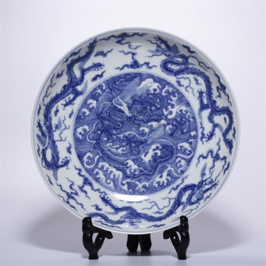 A blue and white seawater dragon pattern plate made in the Chenghua period of the Ming Dynasty (1 of 9)