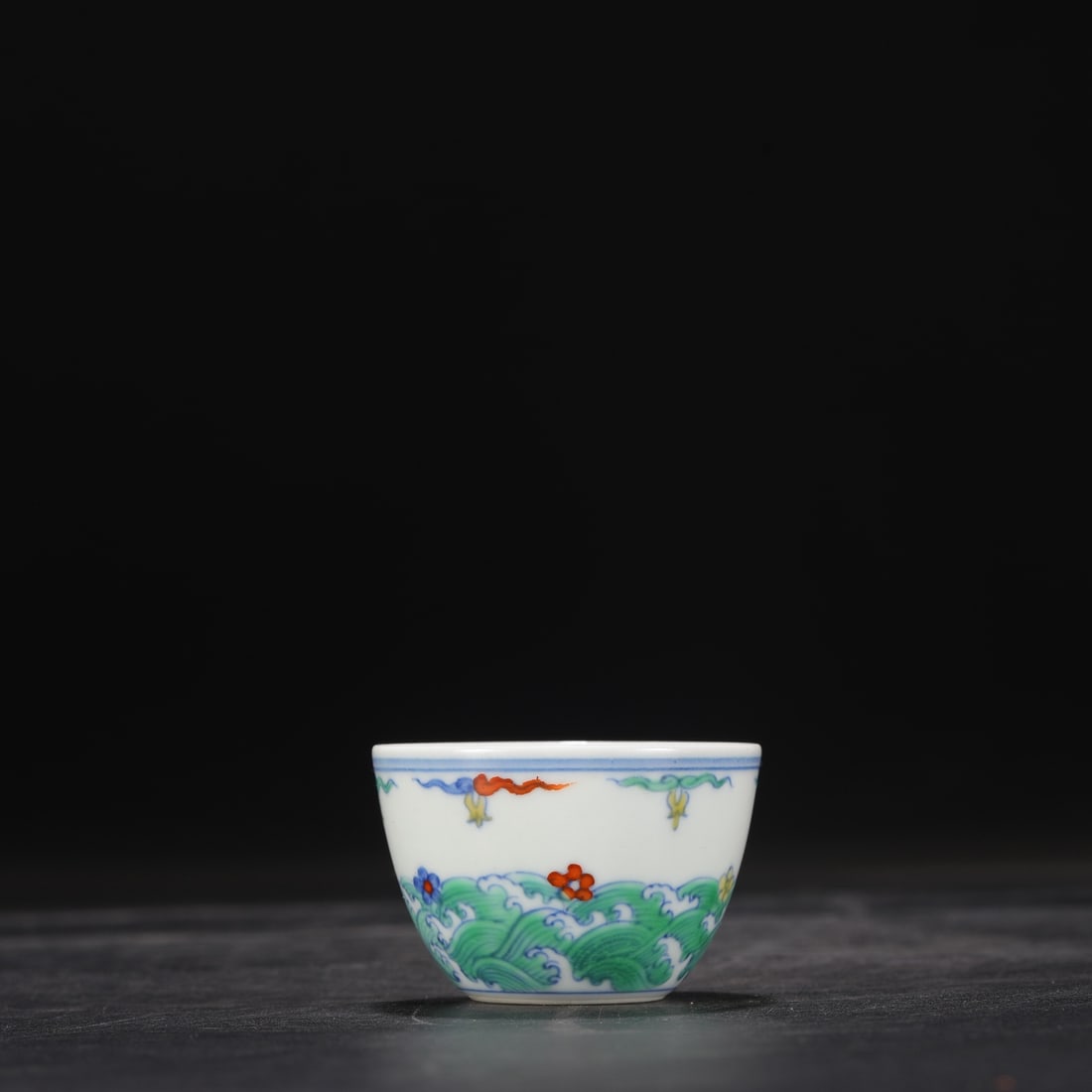 A Doucai flowing water falling flower cup from the Ming Dynasty Chenghua year (1 of 7)