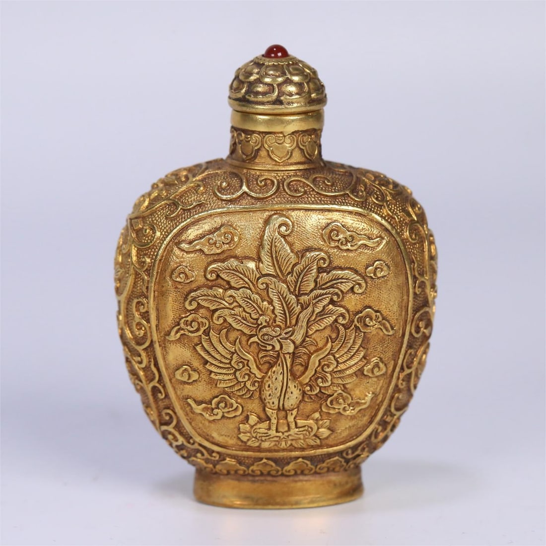 A beautiful copper-gilt phoenix bird pattern nasopharyngeal pot: Exquisite copper gilt phoenix bird pattern nasopharyngeal pot Size:7.6x5.3cm 3.2cm W:0.1168kg (The Dimensions Of All Batches Are Manually Measured.If You Need More Detailed Information, Please Contact