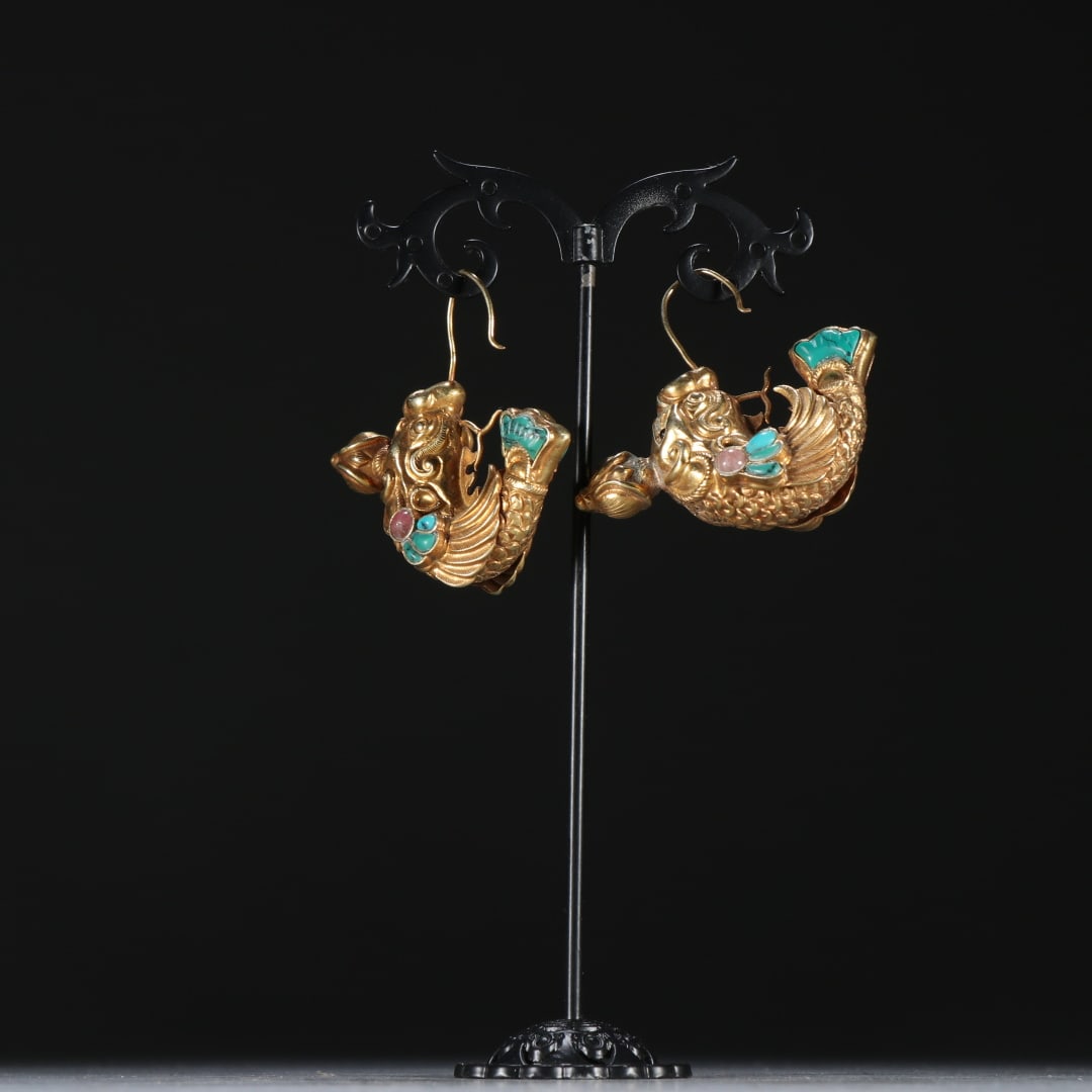 A pair of silver-gilt turquoise fish dragon earrings from the Qing Dynasty: The silver-gilt inlaid turquoise fish dragon earrings of the Qing Dynasty Size:L:4.8cm W:5.1cm W:0.0256kg (The Dimensions Of All Batches Are Manually Measured.If You Need More Detailed Information, Pl