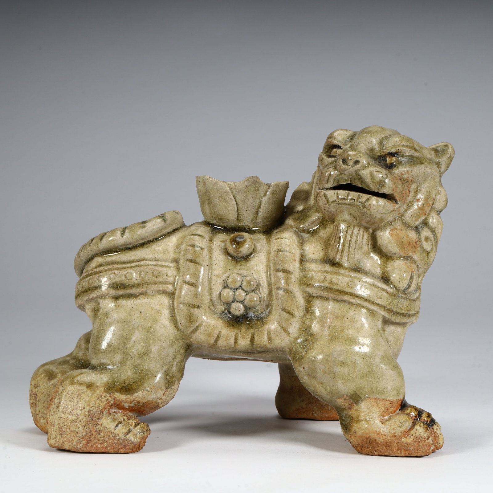 A blue-glazed lion-shaped candlestick from the Tang Dynasty: Tang Dynasty blue glazed lion-shaped candlestick size:H:14cm L: 17cmW:11cmW: 1012g (The Dimensions Of All Batches Are Manually Measured.If You Need More Detailed Information, Please Contact Our Custom