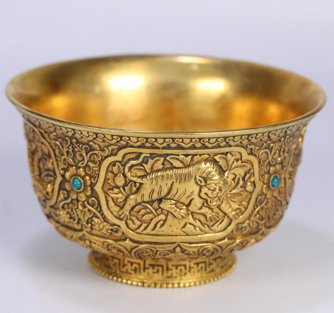 A beautiful copper-gilt eight-treasure four-elephant bowl: Exquisite copper gilt eight treasures and four elephant bowls Size:12.3x7.3cm W:0.4948kg (The Dimensions Of All Batches Are Manually Measured.If You Need More Detailed Information, Please Contact Our 