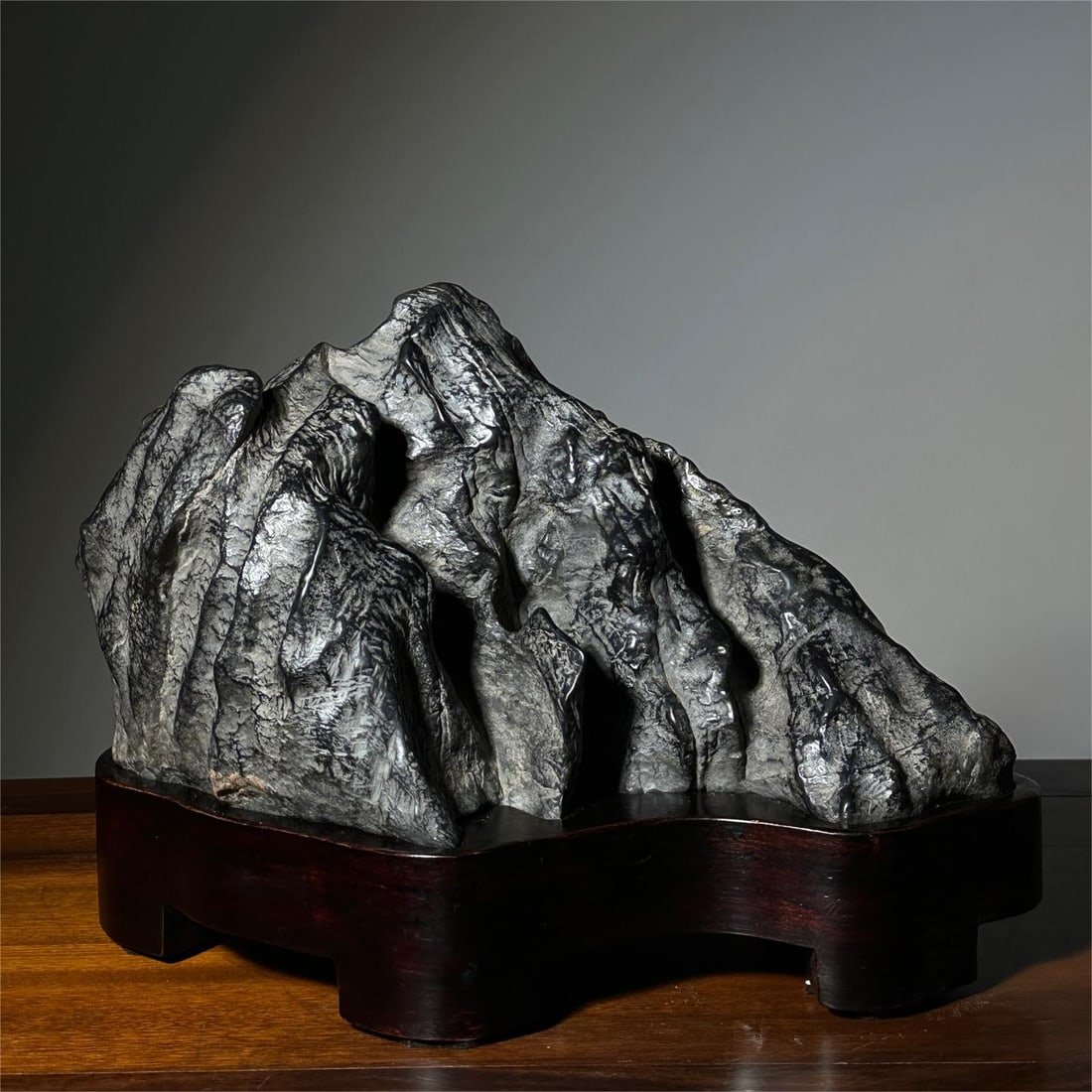 A beautiful Lingbi stone study house: Exquisite Lingbi stone study house mountain Size:L:40cm H:26cm T:25cm (The Dimensions Of All Batches Are Manually Measured.If You Need More Detailed Information, Please Contact Our Customer Service Be