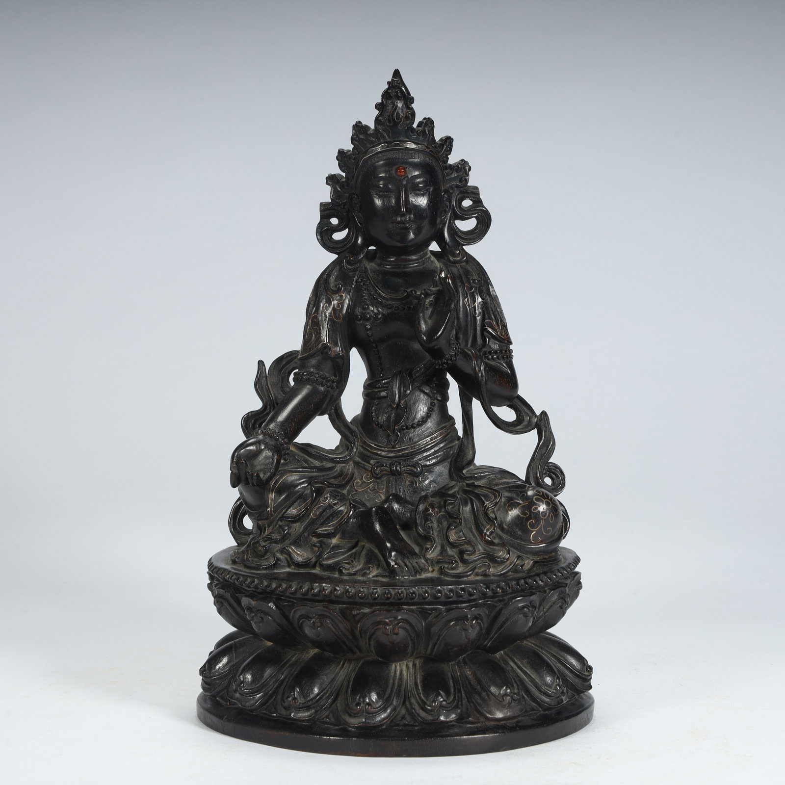 A statue of Zitan Green Tara from the Qing Dynasty: The statue of Zitan Green Tara in the Qing Dynasty size:H:25cm L: 15cmW:12cmW: 1008g (The Dimensions Of All Batches Are Manually Measured.If You Need More Detailed Information, Please Contact Our Cust