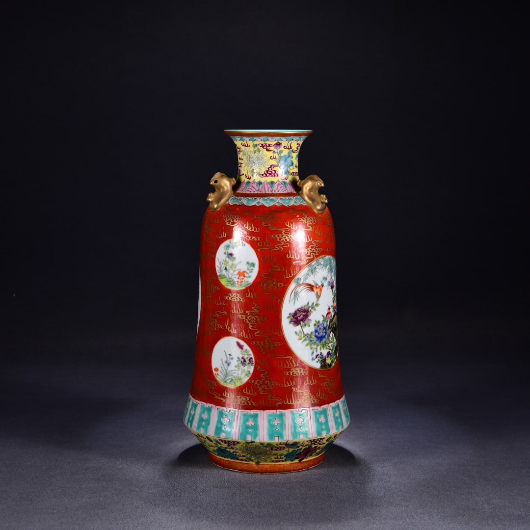 A three-sacrifice bottle of pastel gold-painted flowers and birds made in the Yongzheng era of the (1 of 9)