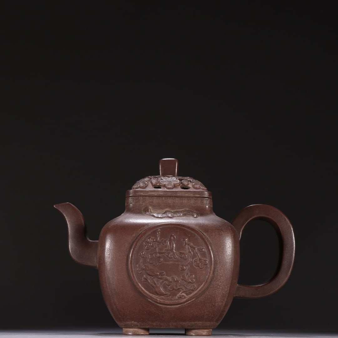 A purple sand window opening of Jingxi Qian Hongwen's eyebrow teapot: Jingxi Qian Hongwen's purple sand window is happy to be a teapot at the tip of the eyebrows Size:H:13cm W:17.5cm (The Dimensions Of All Batches Are Manually Measured.If You Need More Detailed Informat