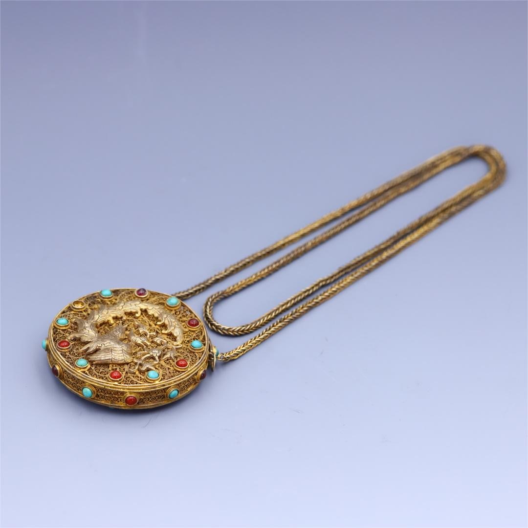 A silver-gilt silk inlaid phoenix pattern sachet from the Qing Dynasty: Qing Dynasty silver-gilt silk inlaid with phoenix pattern sachets Size:Perfume pouch:6.15x1.8cm W:0.1029kg (The Dimensions Of All Batches Are Manually Measured.If You Need More Detailed Information, P